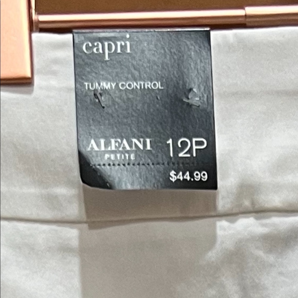*NEW* Womens 12P Alfani White Capri Pant NWT